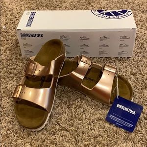 Kids rose gold metallic Birkenstock’s
